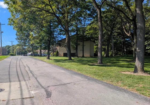 Listing Photo 1 - Condo for sale in building located at 4115 Karl Rd, Columbus, OH 43224 - Unit #207