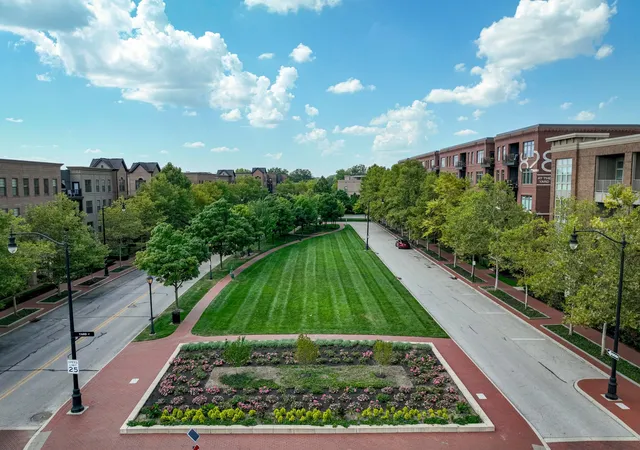 Listing Photo 2 - Condo for sale in building located at 828 Bobcat Ave, Grandview Heights, OH 43212 - Unit #305