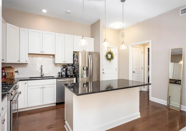 Listing Photo 4 - Condo for sale in building located at 828 Bobcat Ave, Grandview Heights, OH 43212 - Unit #305