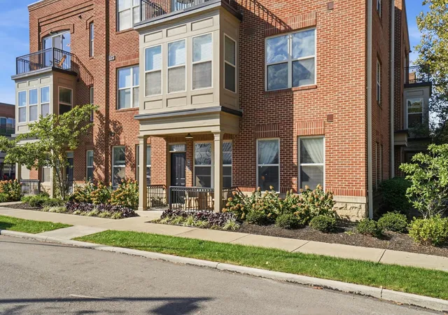 Listing Photo 4 - Condo for sale in building located at 971 Ingleside Ave, Columbus, OH 43215 - Unit #109
