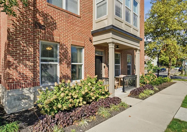 Listing Photo 5 - Condo for sale in building located at 971 Ingleside Ave, Columbus, OH 43215 - Unit #109