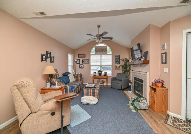 Listing Photo 2 - Condo for sale in building located at 606 Hampton Woods Dr, Marion, OH 43302