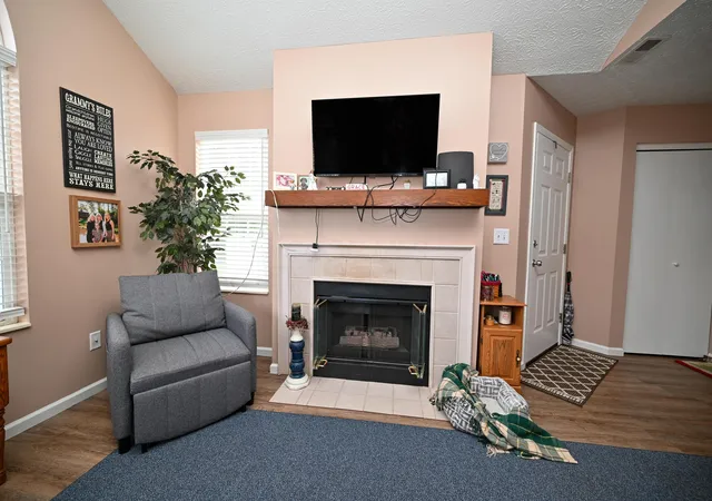 Listing Photo 3 - Condo for sale in building located at 606 Hampton Woods Dr, Marion, OH 43302