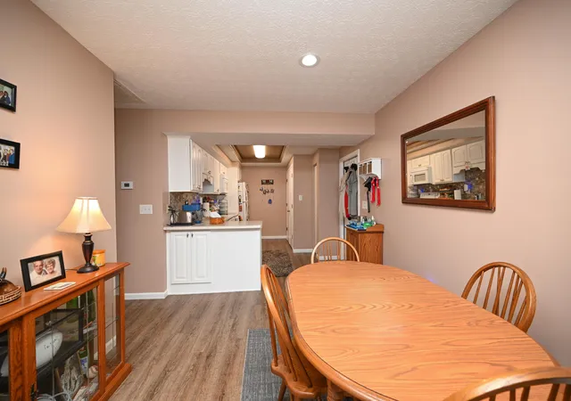Listing Photo 5 - Condo for sale in building located at 606 Hampton Woods Dr, Marion, OH 43302