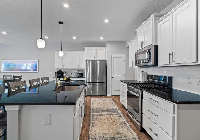 Listing Photo 5 - Condo for sale in building located at 889 Serviceberry Ct, Westlake, OH 44145