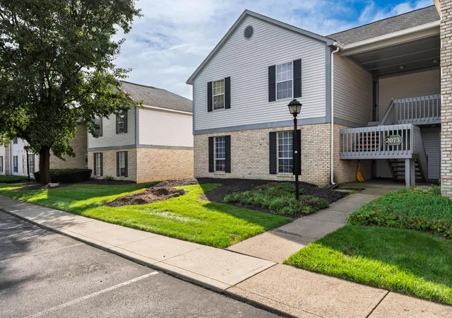Listing Photo 1 - Condo for sale in building located at 2073 Park Run Dr, Columbus, OH 43220 - Unit #2073A