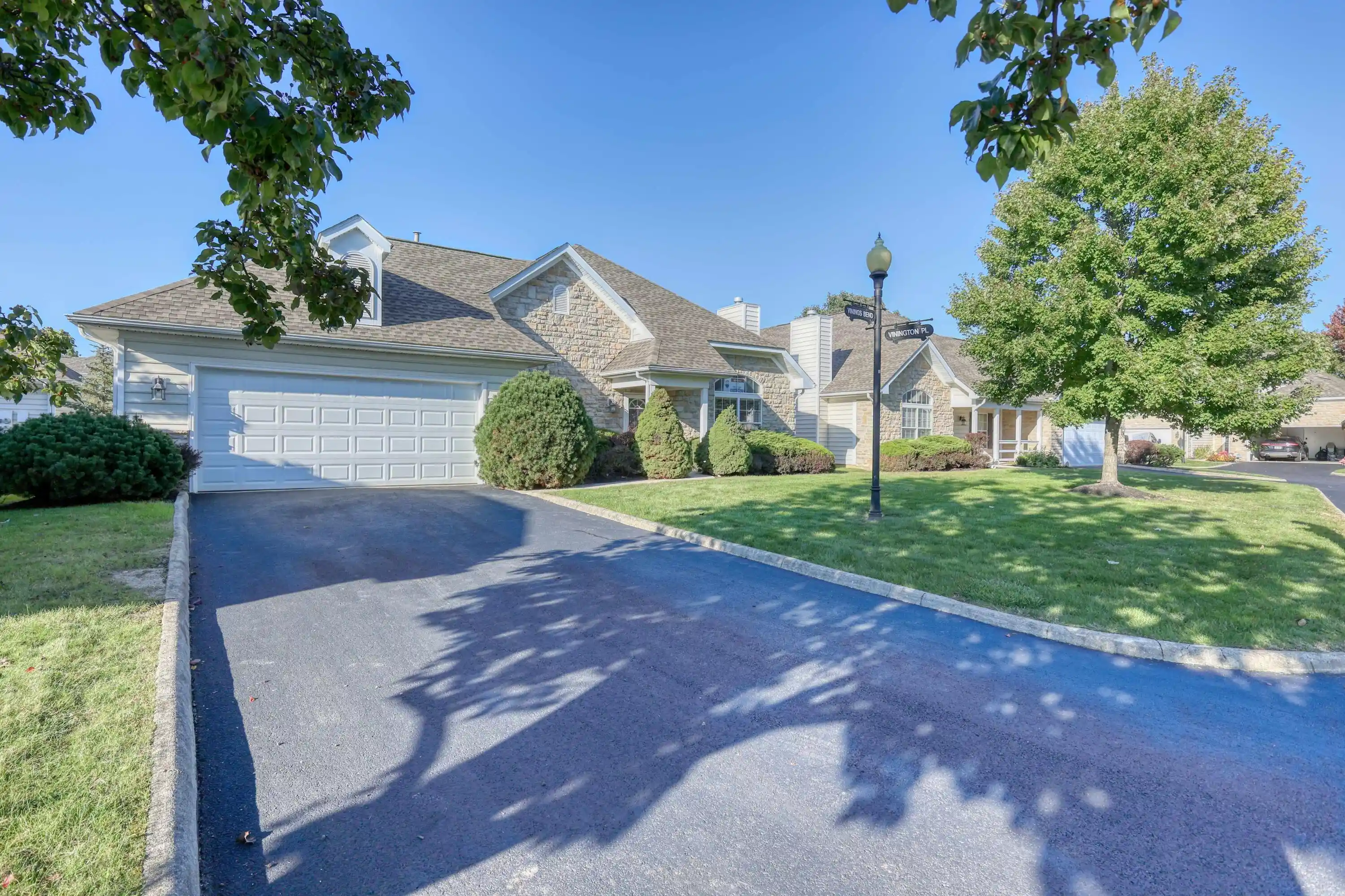 Listing Photo 2 - Condo for sale in 5164 Vinings Bend located at 5164 Vinings Bend, Dublin, OH 43016 - Unit 5164 Vinings Bnd
