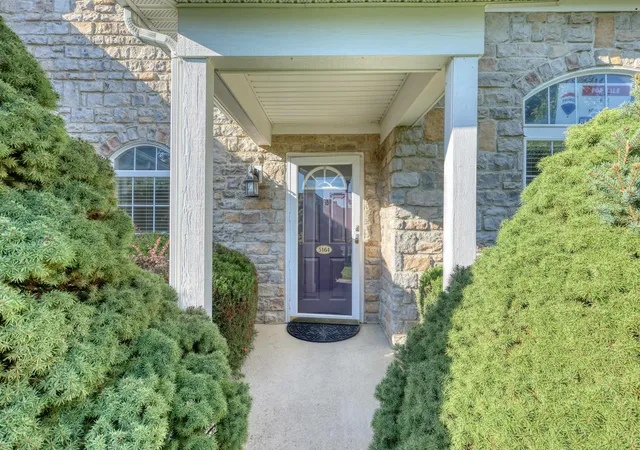 Photo 3 of Sale Pending at 5164 Vinings Bnd, Dublin, OH 43016 | MLS# 226037129 | Listing updated on 2026-10-25