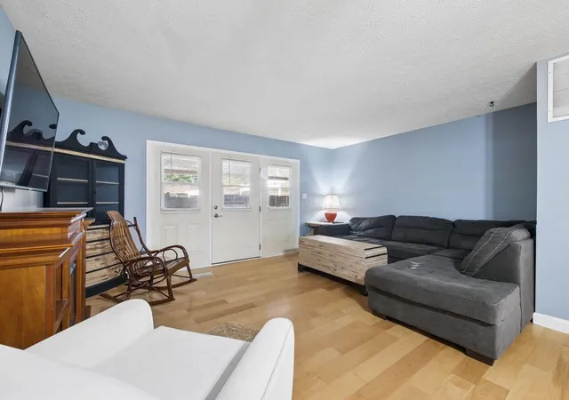 Listing Photo 3 - Condo for sale in building located at 1260 Woodbrook Ln, Columbus, OH 43223 - Unit #273