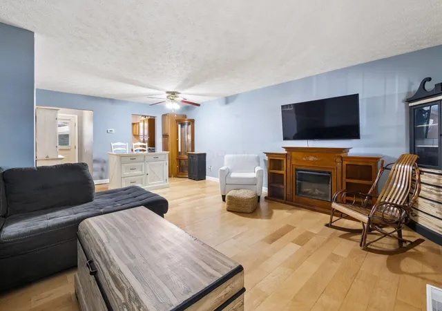 Listing Photo 5 - Condo for sale in building located at 1260 Woodbrook Ln, Columbus, OH 43223 - Unit #273