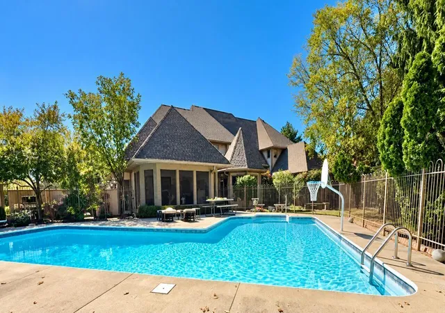 Photo 2 of Single family home for sale at 6141 Grant Run Pl, Grove City, OH 43123 | MLS# 226037249 | Listing updated on 2026-10-30