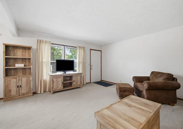 Listing Photo 2 - Condo for sale in building located at 1138 Vlg Ln, Ashland, OH 44805