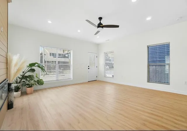 Listing Photo 3 - Condo for sale in building located at 410 Saint Clair Ave, Columbus, OH 43203