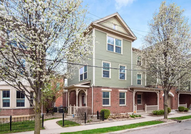 Listing Photo 2 - Condo for sale in building located at 141 N 21st St, Columbus, OH 43203