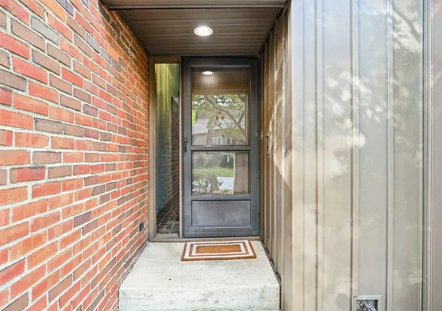 Listing Photo 2 - Condo for sale in building located at 95 Gln Dr, Worthington, OH 43085