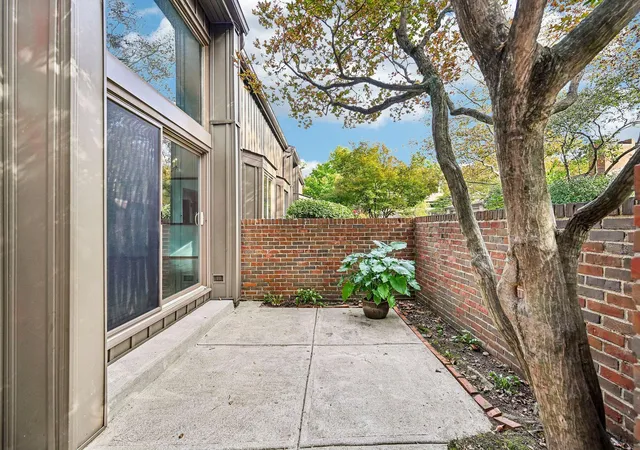 Listing Photo 3 - Condo for sale in building located at 95 Gln Dr, Worthington, OH 43085