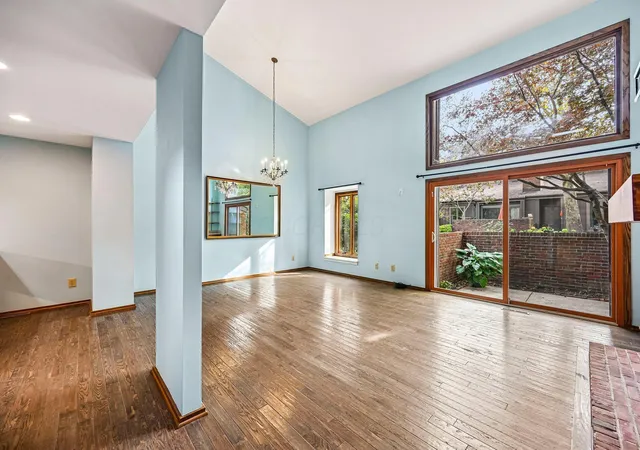 Listing Photo 5 - Condo for sale in building located at 95 Gln Dr, Worthington, OH 43085