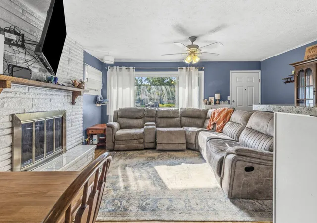 Photo 2 of Single family home for sale at 5420 Crescent Dr, Hilliard, OH 43026 | MLS# 226037491 | Listing updated on 2026-10-22