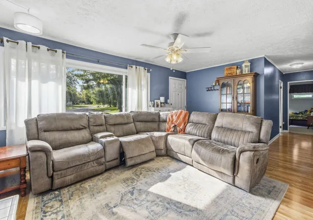 Photo 3 of Single family home for sale at 5420 Crescent Dr, Hilliard, OH 43026 | MLS# 226037491 | Listing updated on 2026-10-22