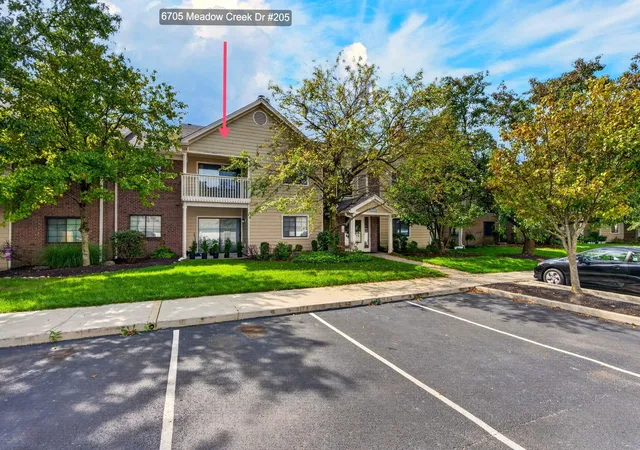 Listing Photo 1 - Condo for sale in building located at 6705 Mdw Creek Dr, Columbus, OH 43235 - Unit #205