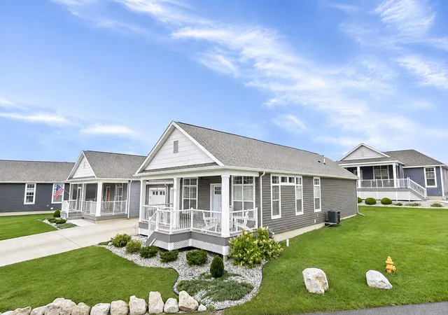 Photo 3 of Single family home for sale at 10850 E Bayshore Rd, Lakeside Marblehead, OH 43440 | MLS# 226037499 | Listing updated on 2026-10-02