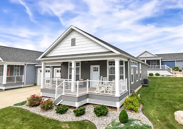 Photo 4 of Single family home for sale at 10850 E Bayshore Rd, Lakeside Marblehead, OH 43440 | MLS# 226037499 | Listing updated on 2026-10-02