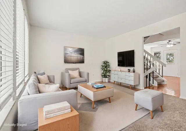 Listing Photo 5 - Condo for sale in building located at 5361 Vly Ln E, Columbus, OH 43231 - Unit #Z67