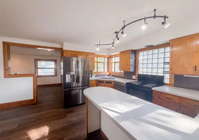 Photo 2 of Single family home for sale at 320 S High St, Marion, OH 43302 | MLS# 226037391 | Listing updated on 2026-10-29