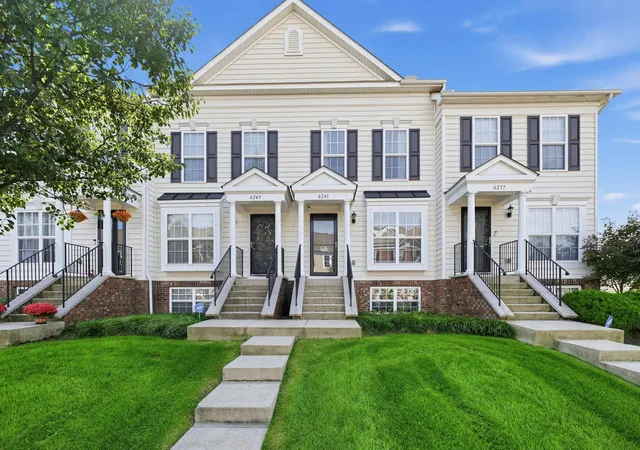 Listing Photo 2 - Condo for sale in building located at 6241 Needletail Rd, Columbus, OH 43230 - Unit #32