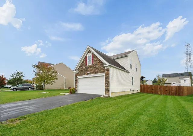 Photo 3 of Single family home for sale at 5255 Folsom Dr, Groveport, OH 43125 | MLS# 226039028 | Listing updated on 2026-10-14