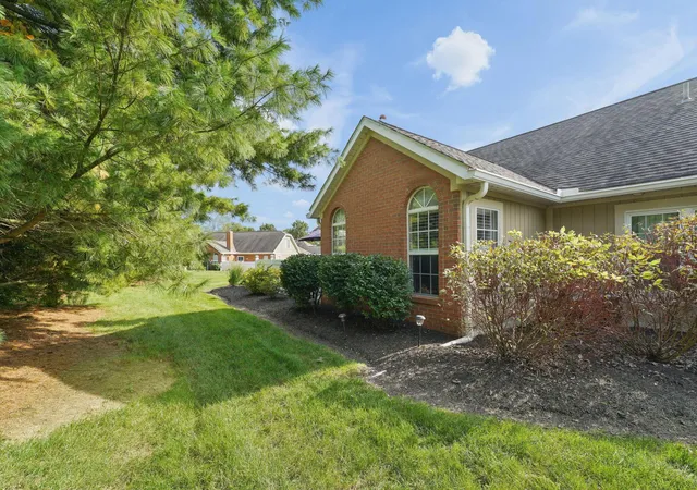 Listing Photo 2 - Condo for sale in building located at 92 Grn Ln, Pickerington, OH 43147
