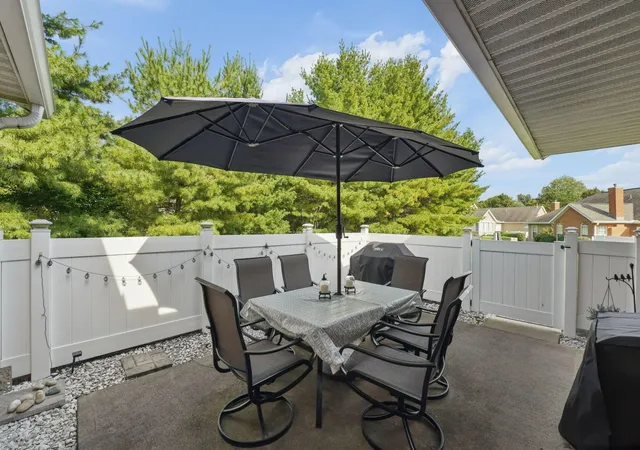 Listing Photo 3 - Condo for sale in building located at 92 Grn Ln, Pickerington, OH 43147