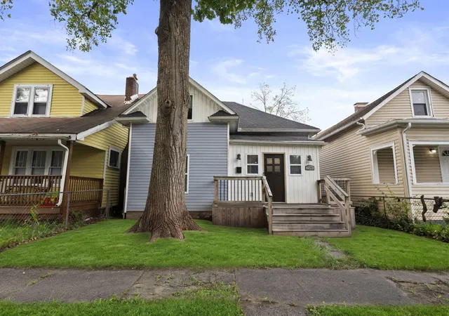 Photo 2 of Single family home for sale at 726 Reinhard Ave, Columbus, OH 43206 | MLS# 226037579 | Listing updated on 2026-10-29