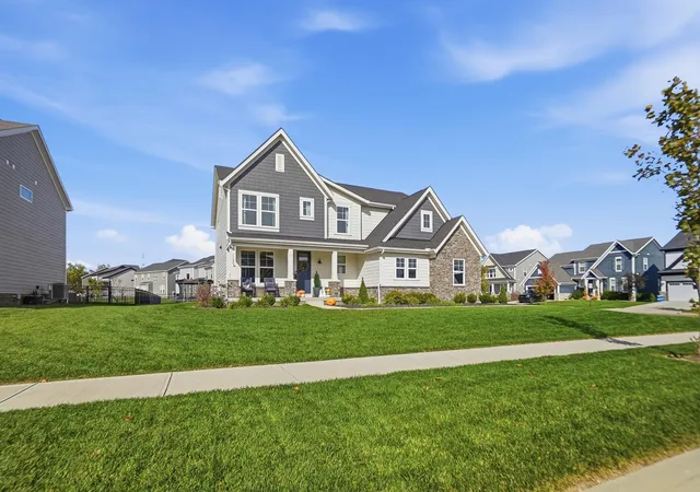 Photo 2 of Single family home for sale at 1100 Manorwood, Grove City, OH 43123 | MLS# 226038800 | Listing updated on 2026-10-15