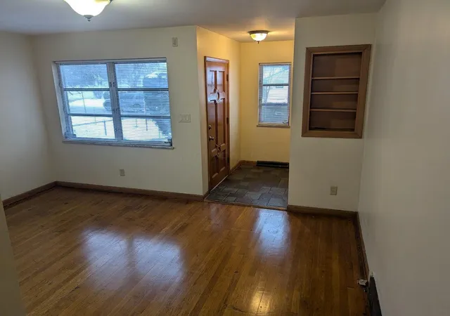 Listing Photo 1 - Condo for sale in building located at 781-783 S Hampton Rd, Columbus, OH 43227