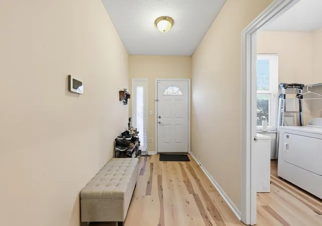 Listing Photo 3 - Condo for sale in building located at 6366 Edgecreek Ln, Columbus, OH 43231