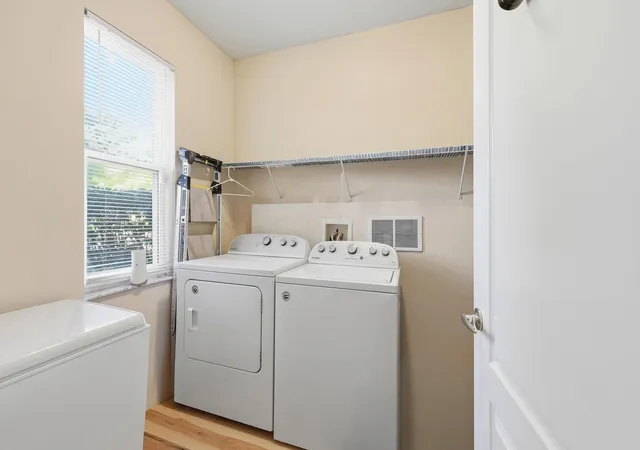 Listing Photo 4 - Condo for sale in building located at 6366 Edgecreek Ln, Columbus, OH 43231