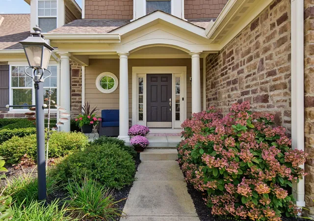Listing Photo 5 - Condo for sale in building located at 6727 Winemack Loop, Dublin, OH 43016