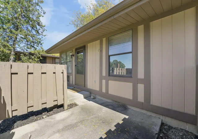 Listing Photo 5 - Condo for sale in building located at 1783 Sun Apple Wy, Columbus, OH 43232