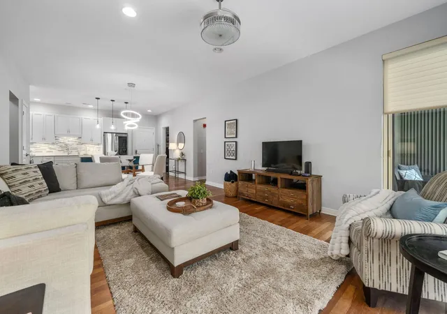 Photo 3 of Condo for sale at 251 Daniel Burnham Sq #303, Columbus, OH 43215 | MLS# 226038796 | Listing updated on 2026-10-19