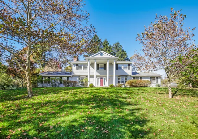 Photo 2 of Single family home for sale at 733 Mount Parnassus Dr, Granville, OH 43023 | MLS# 226040199 | Listing updated on 2026-10-26