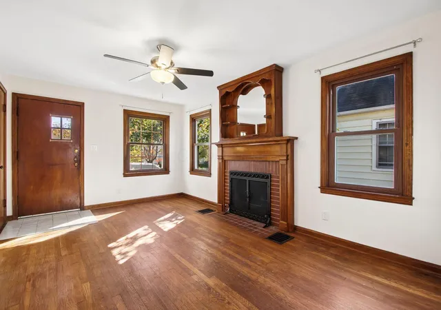Photo 4 of Single family home for sale at 903 Chelsea Ave, Columbus, OH 43209 | MLS# 226039828 | Listing updated on 2026-10-22