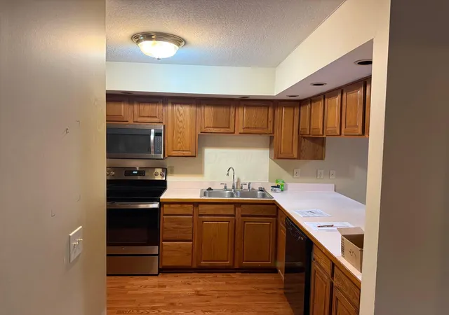 Listing Photo 3 - Condo for sale in building located at 140 Hanover Ct, Delaware, OH 43015