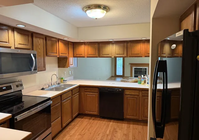 Listing Photo 4 - Condo for sale in building located at 140 Hanover Ct, Delaware, OH 43015
