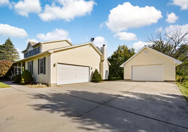 Photo 3 of Single family home for sale at 6133 Shoemaker Rd, Ashley, OH 43003 | MLS# 226038828 | Listing updated on 2026-10-19