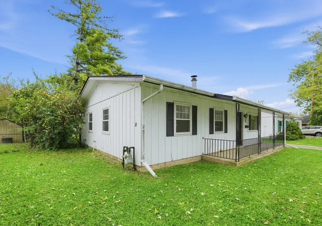 Photo 3 of Single family home for sale at 500 Celina Rd, Columbus, OH 43228 | MLS# 226039033 | Listing updated on 2026-10-21