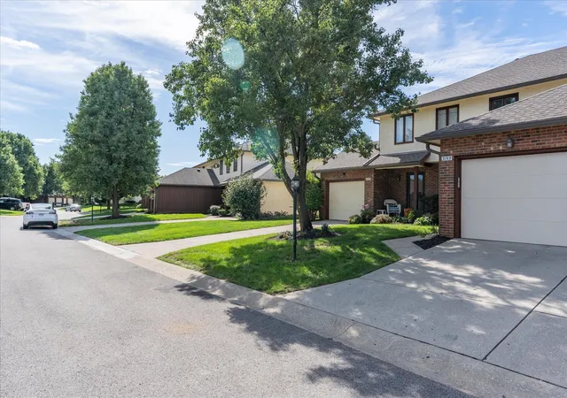 Listing Photo 1 - Condo for sale in building located at 3153 Parkview Cir, Grove City, OH 43123 - Unit #