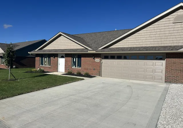 Listing Photo 2 - Condo for sale in building located at 1215 Ashford Dr, Marysville, OH 43040