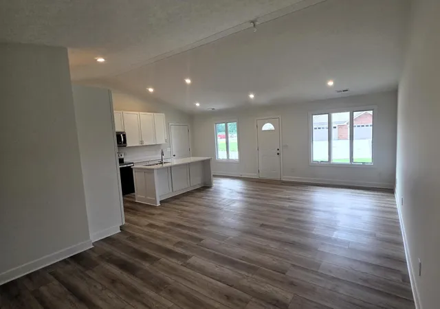 Listing Photo 1 - Condo for sale in building located at 1215 Ashford Dr, Marysville, OH 43040 - Unit #