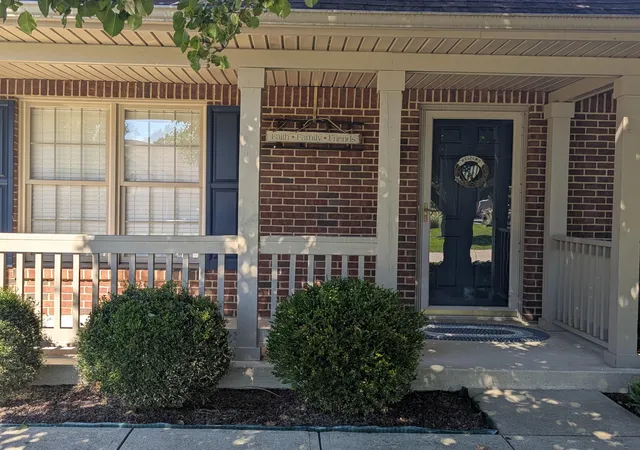 Listing Photo 2 - Condo for sale in building located at 1940 Shady Oak Ct, Springfield, OH 45502